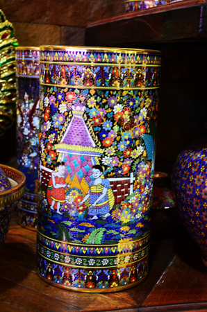 Craft Benjarong is traditional thai five basic colors style pottery for show and sell for traveller at Ban Don Kai Dee (Benjarong Village) on August 8, 2015 in Samut Sakhon Thailand.のeditorial素材