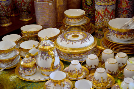 Craft Benjarong is traditional thai five basic colors style pottery for show and sell for traveller at Ban Don Kai Dee (Benjarong Village) on August 8, 2015 in Samut Sakhon Thailand.のeditorial素材