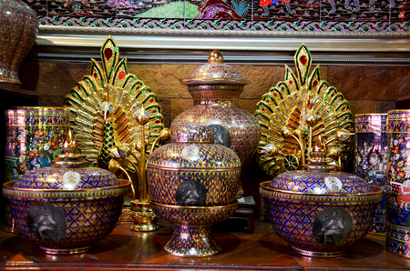 Craft Benjarong is traditional thai five basic colors style pottery for show and sell for traveller at Ban Don Kai Dee (Benjarong Village) on August 8, 2015 in Samut Sakhon Thailand.のeditorial素材