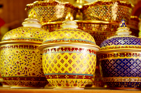 Craft Benjarong is traditional thai five basic colors style pottery for show and sell for traveller at Ban Don Kai Dee (Benjarong Village) on August 8, 2015 in Samut Sakhon Thailand.のeditorial素材