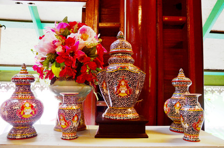Craft Benjarong is traditional thai five basic colors style pottery for show and sell for traveller at Ban Don Kai Dee (Benjarong Village) on August 8, 2015 in Samut Sakhon Thailand.のeditorial素材