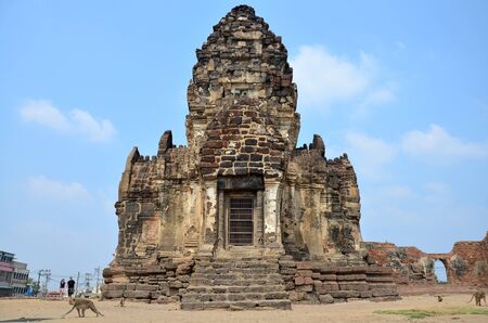 People travel at Phra Prang Sam Yod on February 23, 2016 in Lopburi, Thailandのeditorial素材