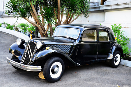 Ancient classic car for show at front of Ho Chi Minh City Museum on January 22, 2016 in Ho Chi Minh, Vietnamのeditorial素材