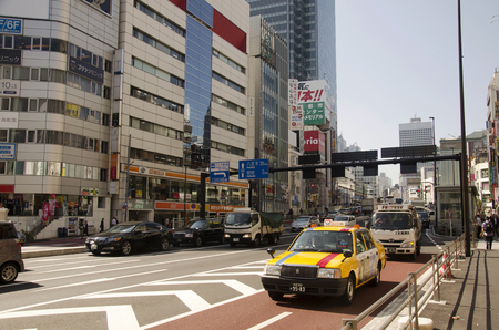People and traffic road at junction of Shinjuku district on October 20, 2016 in Tokyo, Japanのeditorial素材