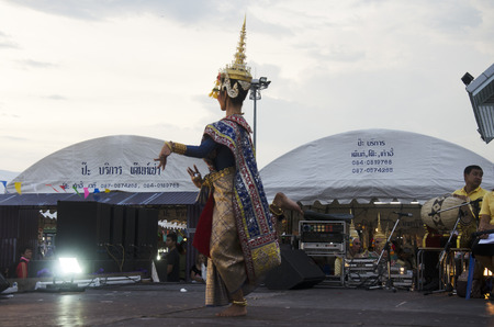 People dancing supreme thai mask or Khon dance drama thai style for show in traditional culture thai festival at Tha Nam Non on July 28, 2016 in Nonthaburi, Thailandのeditorial素材