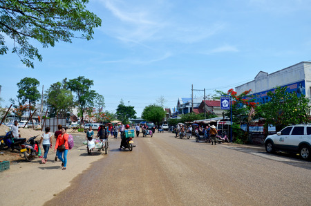 Thai and lao people service use cart for carry goods at Chong Mek Immigration Control on May 3, 2015 in Ubon Ratchathani, Thailand.のeditorial素材