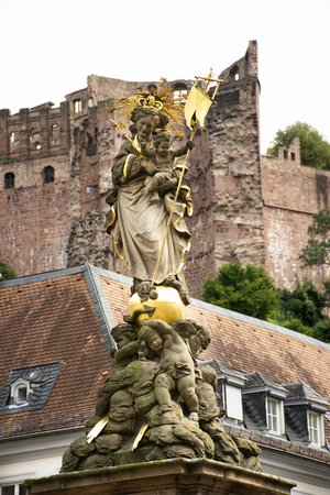 German and foreigner travelers people walking and visit madonna statue at the corn market square or madonna vom kornmarkt on August 25, 2017 in Heidelberg, Germanyのeditorial素材