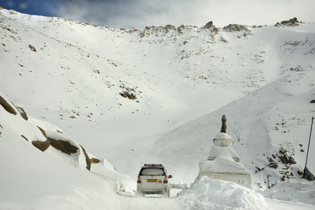 JAMMU KASHMIR, INDIA - MARCH 22 : Indian people driving van on Keylong Leh Road - Leh Manali Highway in Himalaya mountain bring travelers go to Leh Ladakh on March 22, 2019 in Jammu and Kashmir, Indiaのeditorial素材