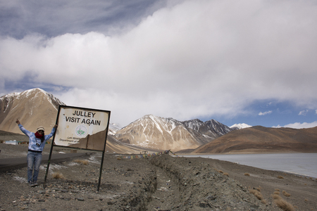 JAMMU KASHMIR, INDIA - MARCH 20 : Traveler thai woman travel visit for take photo with Himalaya mountain and Pangong Tso high grassland lake at Leh Ladakh on March 20, 2019 in Jammu and Kashmir, Indiaのeditorial素材