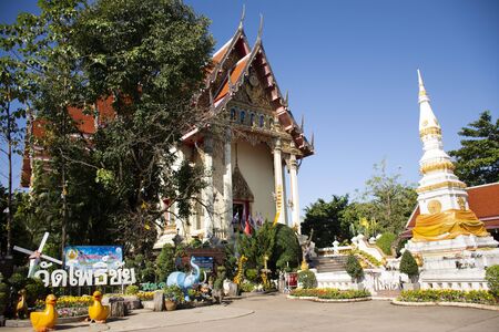 NONG KHAI, THAILAND - DECEMBER 19 : Thai people and foreign travelers travel visit and respect praying Luang Phra Sai Buddha statues at Wat Pho Chai temple on December 19, 2017 in Nongkhai, Thailandのeditorial素材