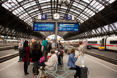 COLOGNE, GERMANY - SEPTEMBER 11 : German people and foreign travelers walking waiting train in terminal at koln or kolne Central Hauptbahnhof railway station on September 11, 2017 in Cologne, Germanyのeditorial素材