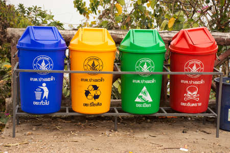 Public bin trash for thai people and foreign travelers dropping garbage and recyclable waste at Pang Ma Pha Scenic Point on February 28, 2020 at Mae Hong Son, Thailandのeditorial素材