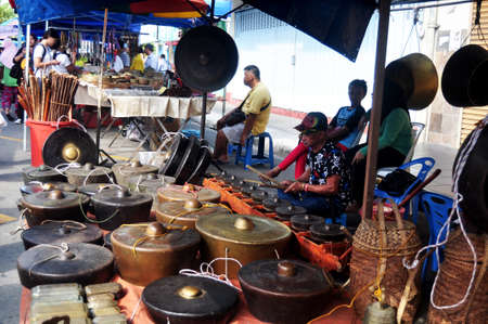 Malays playing gongs traditional music instrument malaysian style for show and sale people traveler on street floor shop at Filipino Market Kota Kinabalu at Borneo on April 12, 2015 in Sabah, Malaysiaのeditorial素材