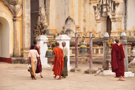Burma monk and burmese people and foreign travelers travel visit respect praying in Ananda paya temple pagoda chedi at Bagan or Pagan Heritage ancient city on February 2, 2013 in Mandalay, Myanmarのeditorial素材