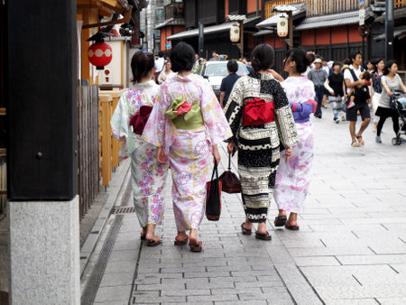 Travelers japanese women people wear traditional clothes kimono yukata walking on Hanamikoji Street travel visit and shopping in shop of Gion old town at Kyoto city on July 11, 2015 in Kansai, Japanのeditorial素材