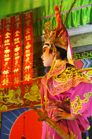 Thai people of chinese descent acting playing present traditional chinese contemporary classical opera for show local people in happy new years festival at city on March 13, 2011 in Bangkok Thailandのeditorial素材