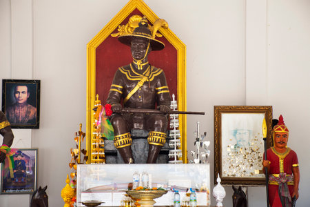 Ancient King Taksin great monument statue for thai people travelers travel visit and respect praying blessing wish holy mystery worship at Wat Pho Kao ton temple on May 28, 2023 in Sing Buri, Thailandのeditorial素材