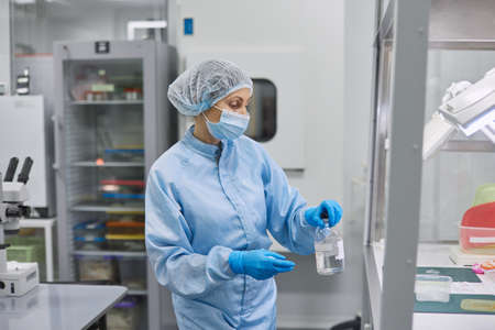 Women work in the lab. Conducts experiments on vaccines.の写真素材