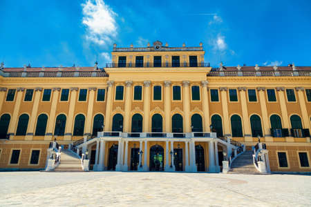 well-known SchÃ¶nbrunn palace in Vienna, Austriaのeditorial素材