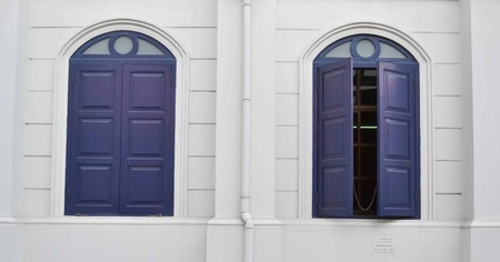 The one window in the palace building, Bangkok Thailandの写真素材