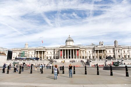 London, UK - August 19, 2010: Crowds of tourist outside the National Gallery in Trafalgar Square, London. Trafalgar Square is always busy and there will be hundreds of people on sunny days. のeditorial素材
