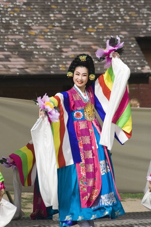 London, UK - August 15, 2009: Korean ethnic dancers perform, Taepyeongmu, dance to wish great peace, in the Korean Festival on August 15, 2009 in London, UK. 
のeditorial素材