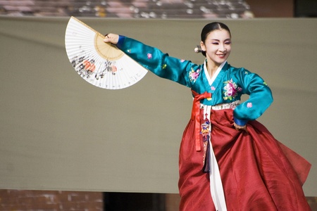 London, UK - August 15, 2009: Korean ethnic dancers perform, Buchaechum, fan dance, in the Korean Festival on August 15, 2009 in London, UK. 
のeditorial素材