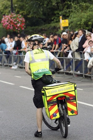 London, UK - August 28, 2006: St John Ambulance aiders are ready to help patients. Bicycles allow first aiders to move more quickly through crowds at events.
のeditorial素材