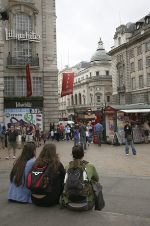London, UK - August 9, 2010: Tourists in Piccadilly Circus, famous tourist attraction, road junction, built in 1819, meeting place, tourist attraction, in West End, inks to Shaftesbury Avenue, Regent Street, Haymarket, Leicester Square and Glasshouse Streのeditorial素材