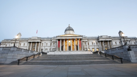 National Gallery and Trafalgar Square in the early morningのeditorial素材