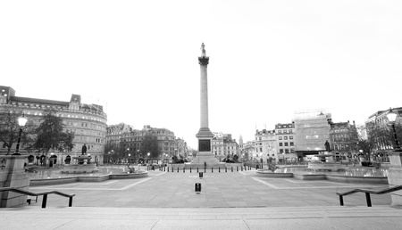 Trafalgar Square with Nelson Column at night
のeditorial素材