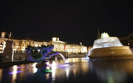 National Gallery seen from Trafalgar Square in the night
のeditorial素材