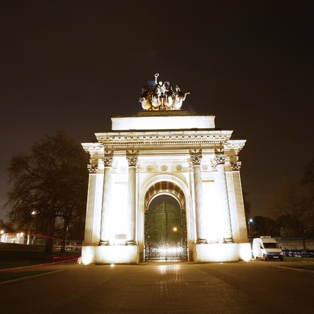 The Wellington Arch( also known as Constitution Arch) is a triumphal arch located in central London, near south of Hyde Park , to commemorate Britain's victories in the Napoleonic Wars.
のeditorial素材