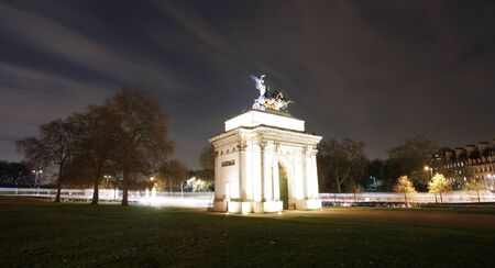 The Wellington Arch( also known as Constitution Arch) is a triumphal arch located in central London, near south of Hyde Park , to commemorate Britain's victories in the Napoleonic Wars.
のeditorial素材