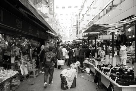 Seoul, South Korea - April 21, 2011: Street view of Nam Dae Mun Market, crowd present. This is the oldest, dates back to 1414, and largest traditional market in South Korea.
のeditorial素材
