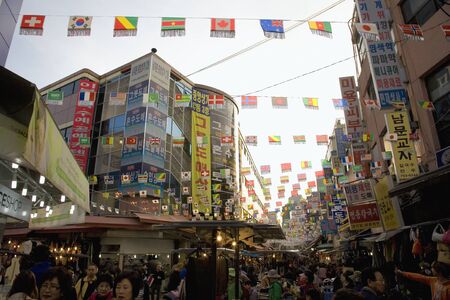 Seoul, South Korea - April 21, 2011: Street view of Nam Dae Mun Market, crowd present. This is the oldest, dates back to 1414, and largest traditional market in South Korea.
のeditorial素材