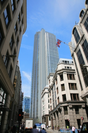 London , UK - May 25, 2011: Outside view of Heron Tower, a skyscraper in the City of London, 230 metres height, 46 floors, completed in 2011, seen from pedestrian walk path. 
のeditorial素材