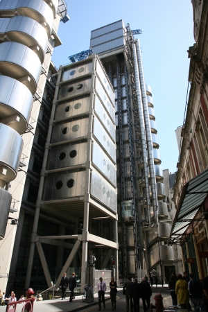 London , UK - May 25, 2011: Outside view of Lloyd's building, a skyscraper in the City of London, 95.1 metres height, 14 floors, completed in 1986, seen from pedestrian walk path. 
のeditorial素材