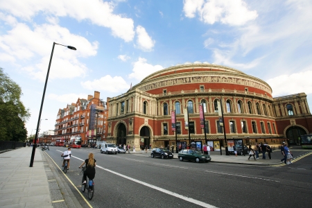 London, UK - May 26, 2013 : Tourists on rental bike passing by Royal Albert Hall, public Transport, bus, taxi, presnet. London's bicycle sharing scheme, to help ease traffic congestion, sponsored by Barclays, was launched on 30 July 2010. Currently there のeditorial素材