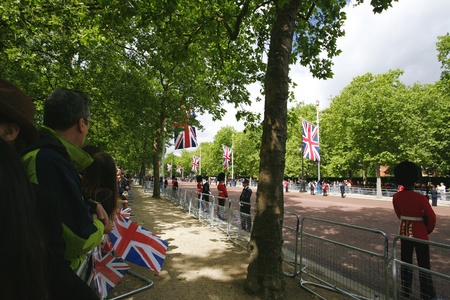 LONDON - JUNE 15: Crowds waiting the parade marching at Queen's Birthday Parade. Queen's Birthday Parade take place to Celebrate Queen's Official Birthday in every June in London.
のeditorial素材