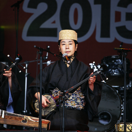London, UK - October 5, 2013: Participants, Ryukyu Classical Music Team at 2013 London Japanese Matsuri (festival), various of activities to keep all ages happy at the Japan Matsuri Festival at Trafalgar Square. 
のeditorial素材