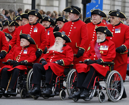 London, UK - November 8, 2015: People take part in Remembrance Day, Poppy Day or Armistice Day, nearst Sunday of 11 every Nov, observed by Commonwealth of Nations, to remember armed forces who have died since First World War.のeditorial素材