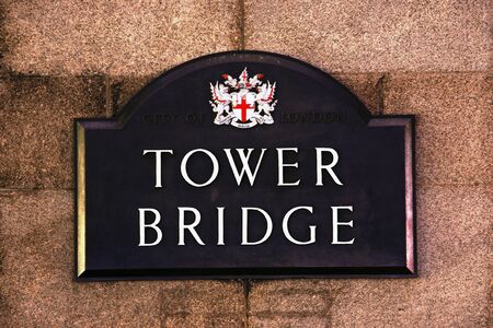 London Street Sign, Tower Bridge, Borough of Tower Hamletsのeditorial素材
