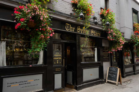 LONDON - SEP 5: Exterior of pub, for drinking and socializing, focal point of the community, on Sep 5, 2016, London, UK. Pub business, now about 53,500 pubs in UK, has been declining every year.のeditorial素材