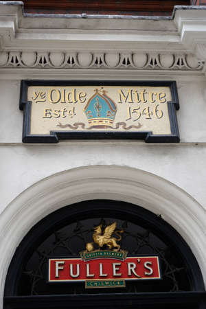 LONDON - SEP 5: English pub sign, Public house, known as pub, is focal point of community, on Sep 5, 2016, London, UK. Pub business, now about 53,500 pubs in UK, has been declining every year.のeditorial素材