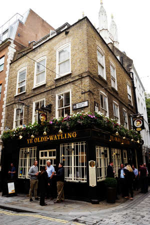 LONDON - SEP 5: Exterior of pub, for drinking and socializing, focal point of the community, on Sep 5, 2016, London, UK. Pub business, now about 53,500 pubs in UK, has been declining every year.のeditorial素材
