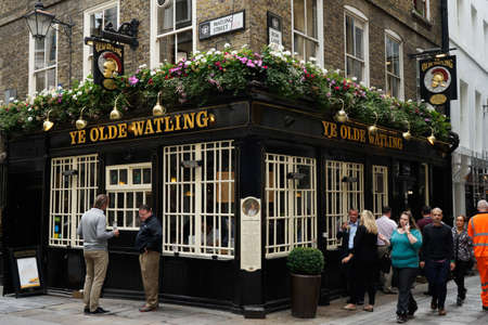 LONDON - SEP 5: Exterior of pub, for drinking and socializing, focal point of the community, on Sep 5, 2016, London, UK. Pub business, now about 53,500 pubs in UK, has been declining every year.のeditorial素材