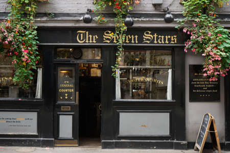 LONDON - SEP 5: Exterior of pub, for drinking and socializing, focal point of the community, on Sep 5, 2016, London, UK. Pub business, now about 53,500 pubs in UK, has been declining every year.のeditorial素材