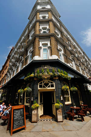 LONDON - SEP 5: Exterior of pub, for drinking and socializing, focal point of the community, on Sep 5, 2016, London, UK. Pub business, now about 53,500 pubs in UK, has been declining every year.のeditorial素材