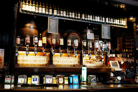 LONDON - SEP 5: Interior of pub, for drinking and socializing, focal point of the community, on Sep 5, 2016, London, UK. Pub business, now about 53,500 pubs in UK, has been declining every year.のeditorial素材